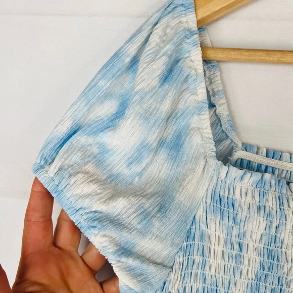 LUSH Blue Swirl Short Sleeve Smocked Top Size L - Picture 4 of 9